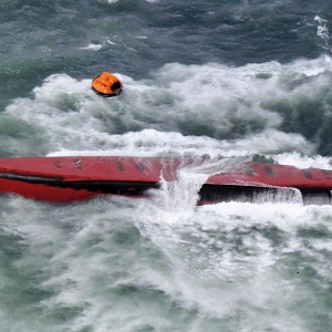 Tàu chở dầu Hàn Quốc bị lật úp ngoài khơi Nhật Bản, 8 người chết