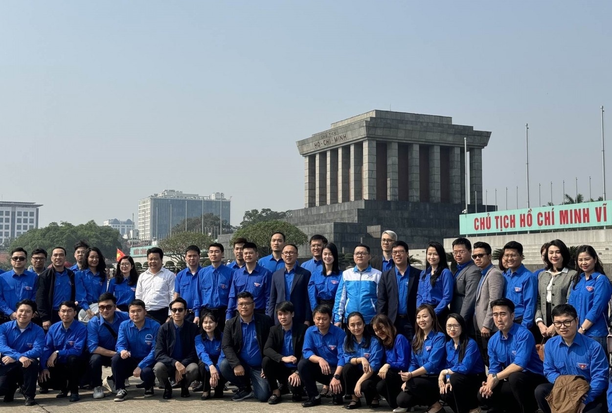 Thanh niên Đoàn Khối các cơ quan Trung ương vào Lăng viếng Chủ tịch Hồ Chí Minh