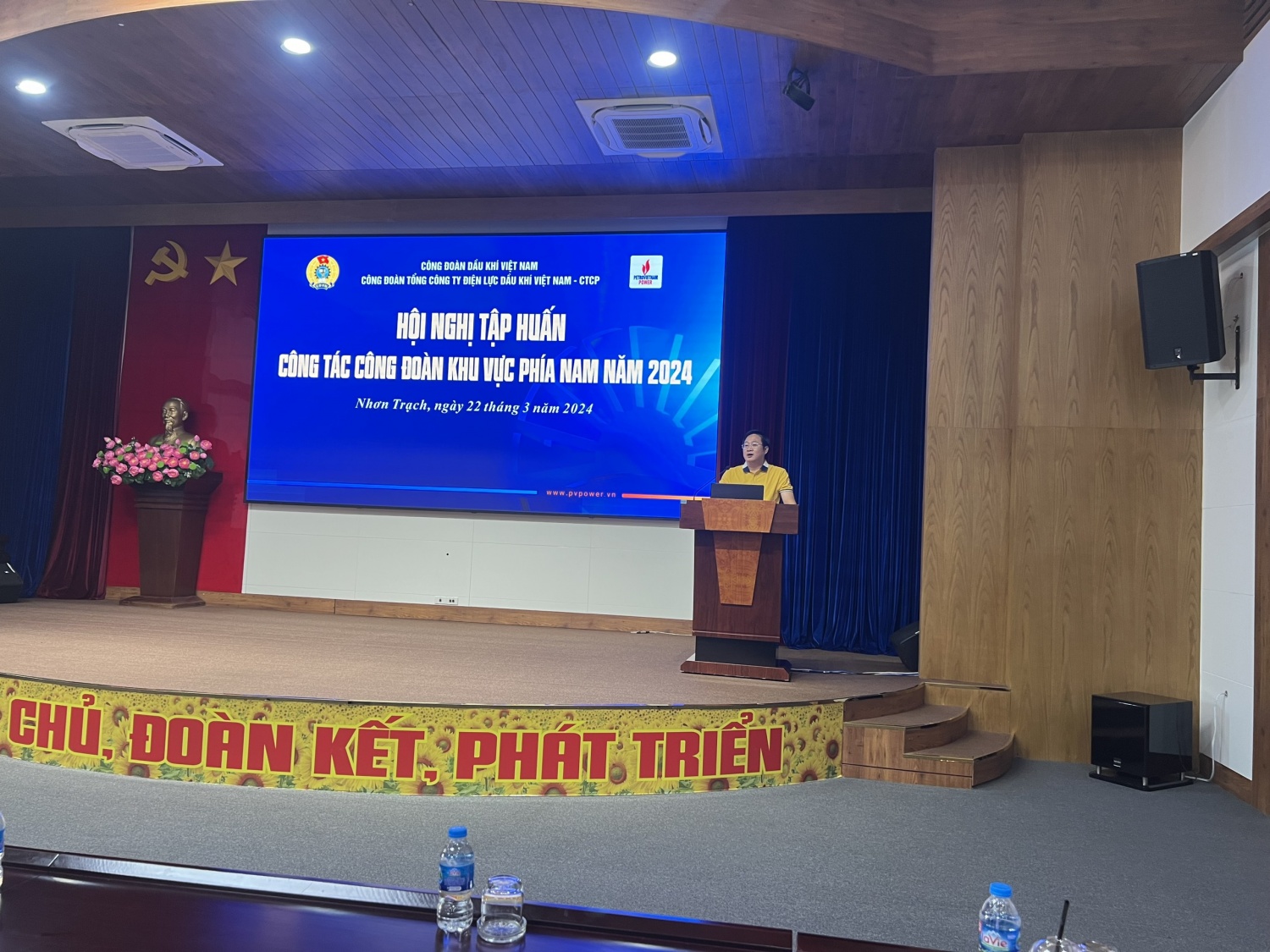 Ông Hồ Tuấn Kiệt – PCT Công đoàn PV Power, CT Công đoàn Công ty Điện lực Dầu khí Cà Mau - phát biểu khai mạc Hội nghị.