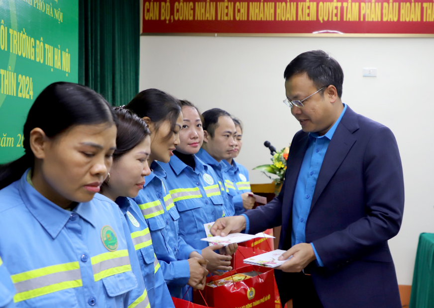 Hà Nội hỗ trợ 2.000 người lao động có hoàn cảnh khó khăn