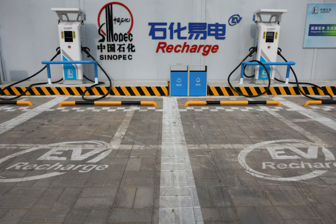 Các công ty dầu mỏ lớn của Trung Quốc phải đối mặt với vô vàn khó khăn để thích ứng với tương lai xe điện