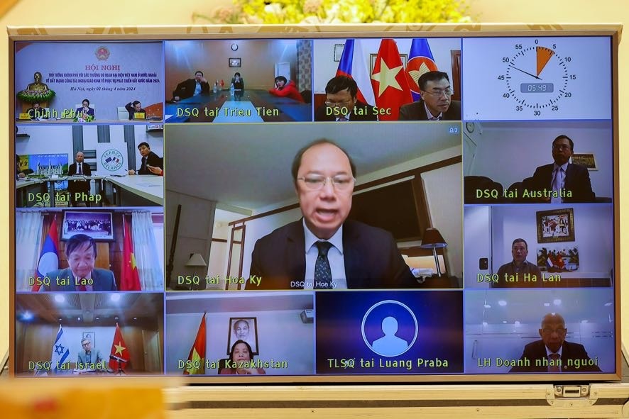 Trưởng các cơ quan đại diện Việt Nam ở nước ngoài phát biểu ý kiến tại Hội nghị - Ảnh: VGP/Nhật Bắc