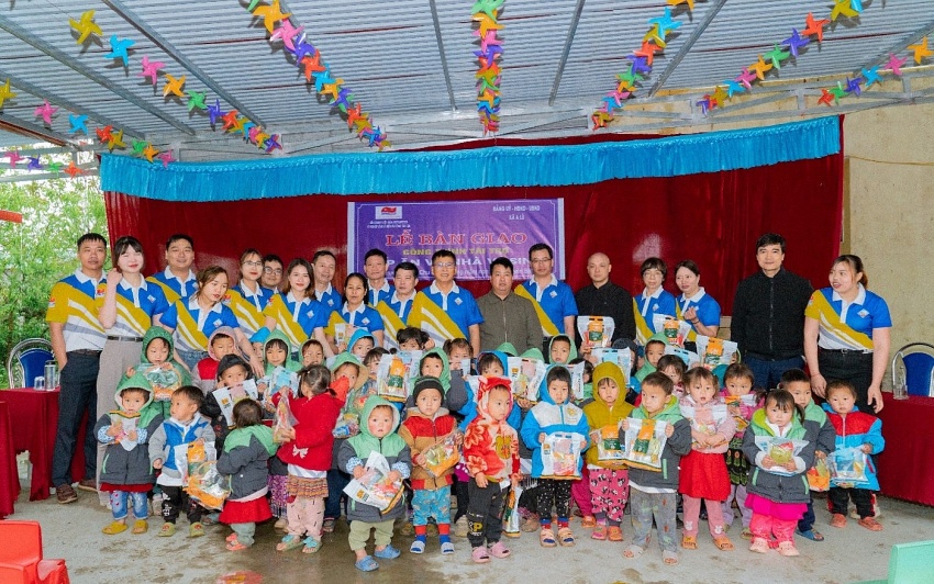 Xí nghiệp Vận tải biển Vietsovpetro tổ chức về nguồn và an sinh xã hội tại Lào Cai