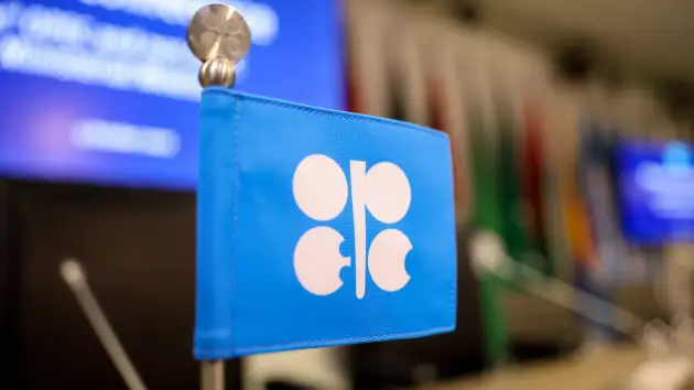 OPEC+ mải cắt giảm sản lượng, Mỹ âm thầm cướp thị phần