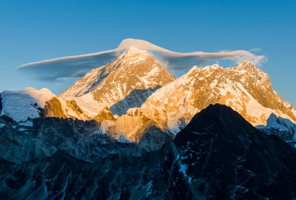 Trung Quốc mở lại đường lên đỉnh Everest cho khách nước ngoài