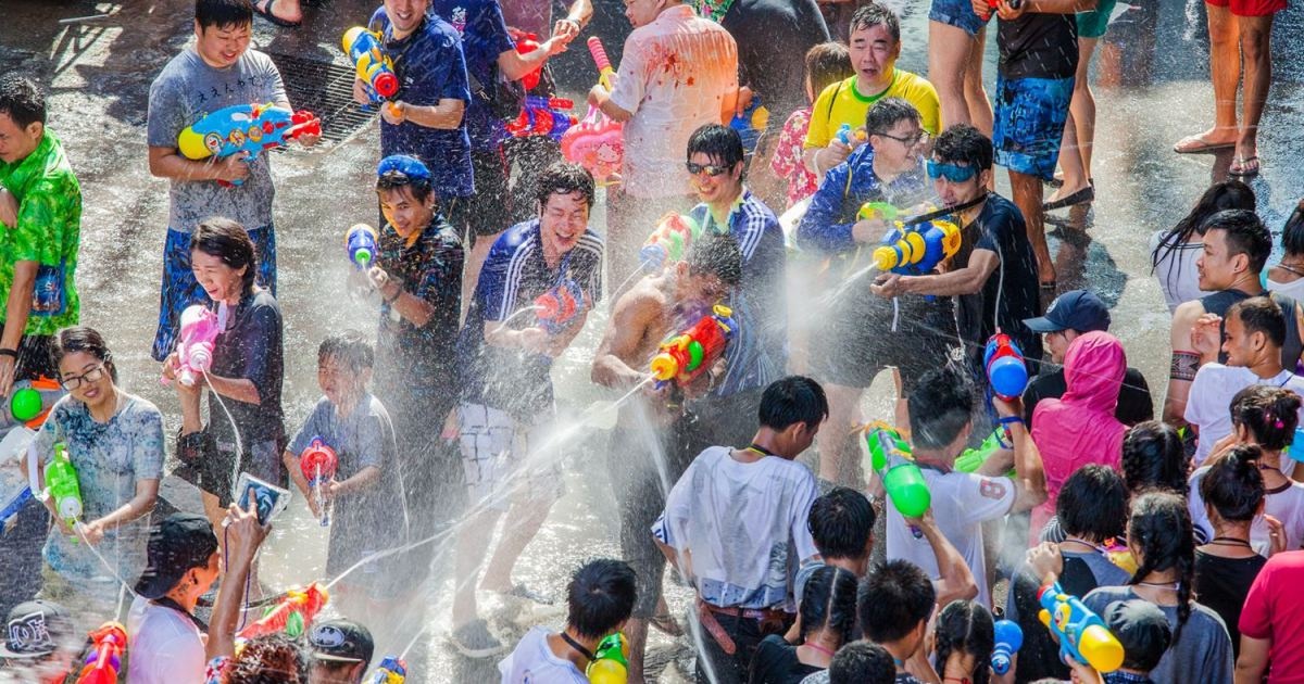 Lễ hội té nước Songkran Thái Lan: Trải nghiệm độc đáo