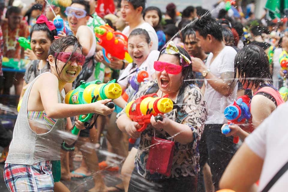 Lễ hội té nước Songkran Thái Lan: Trải nghiệm độc đáo