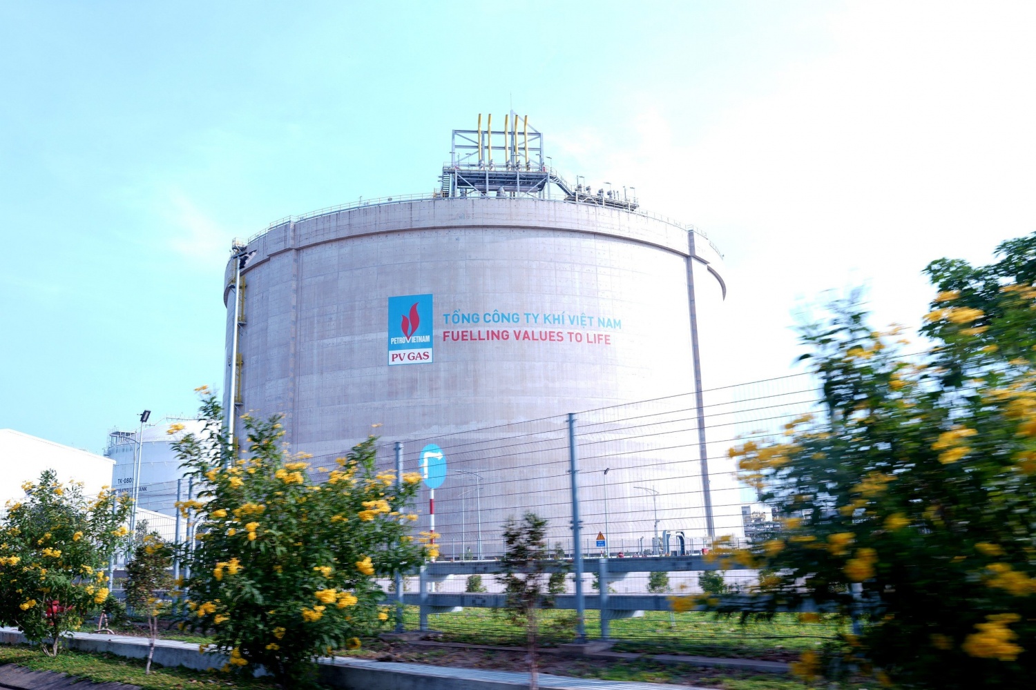 Hình 1: Bồn chứa LNG của PV GAS