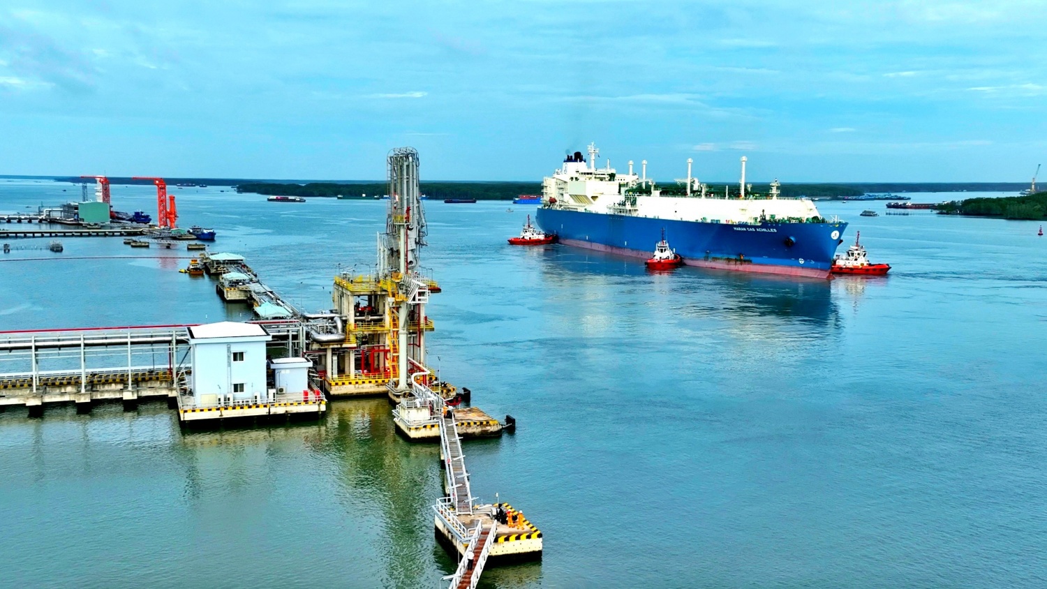 Hình 2: Tàu chở LNG nhập khẩu cập cảng Thị Vải, Bà Rịa – Vũng Tàu năm 2023