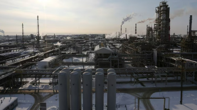 Nga xem xét giảm các tiêu chuẩn về môi trường đối với xăng dầu