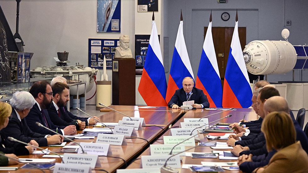 Tổng thống Nga yêu cầu tăng tài trợ cho năng lượng hạt nhân trên không gian