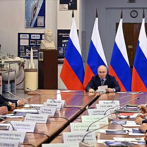 Tổng thống Nga yêu cầu tăng tài trợ cho năng lượng hạt nhân trên không gian