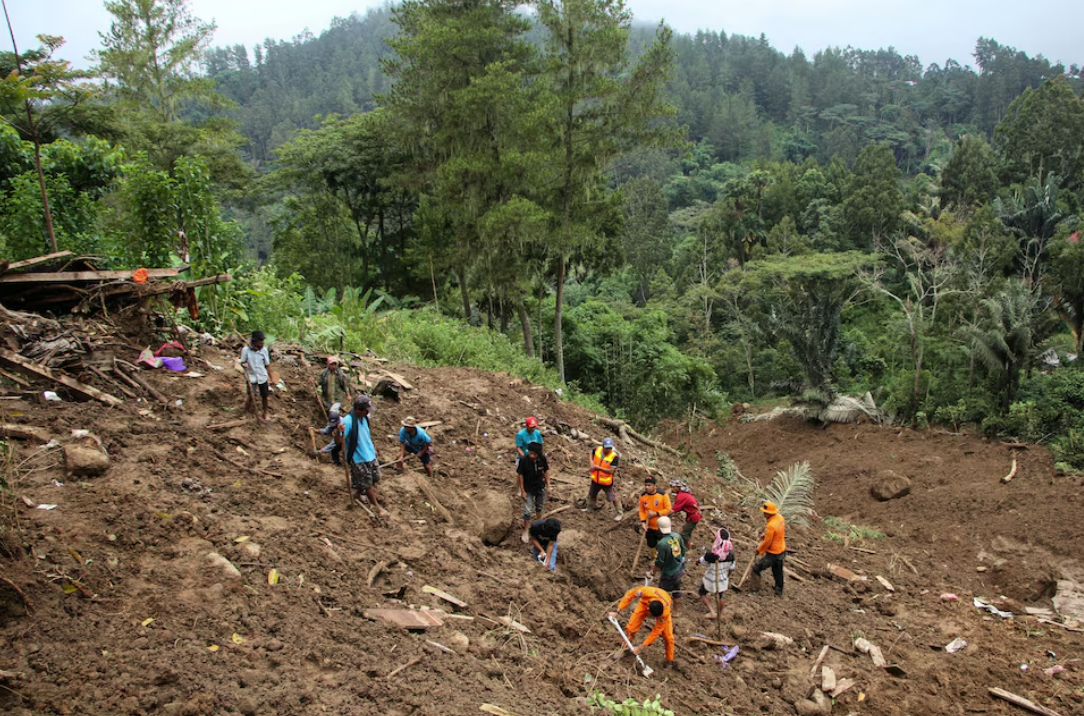 Indonesia: Lở đất làm 18 người thiệt mạng, 2 người mất tích
