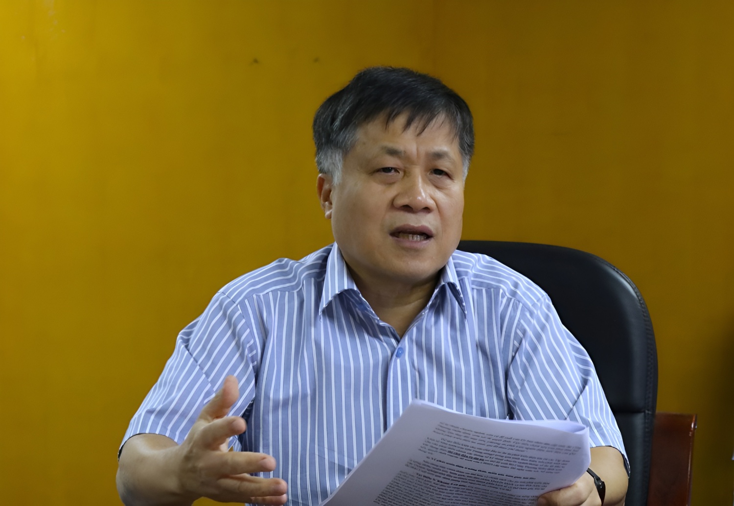 TS. Phan Ngọc Trung - Trưởng ban Tư vấn và Phản biện phát biểu tại buổi họp