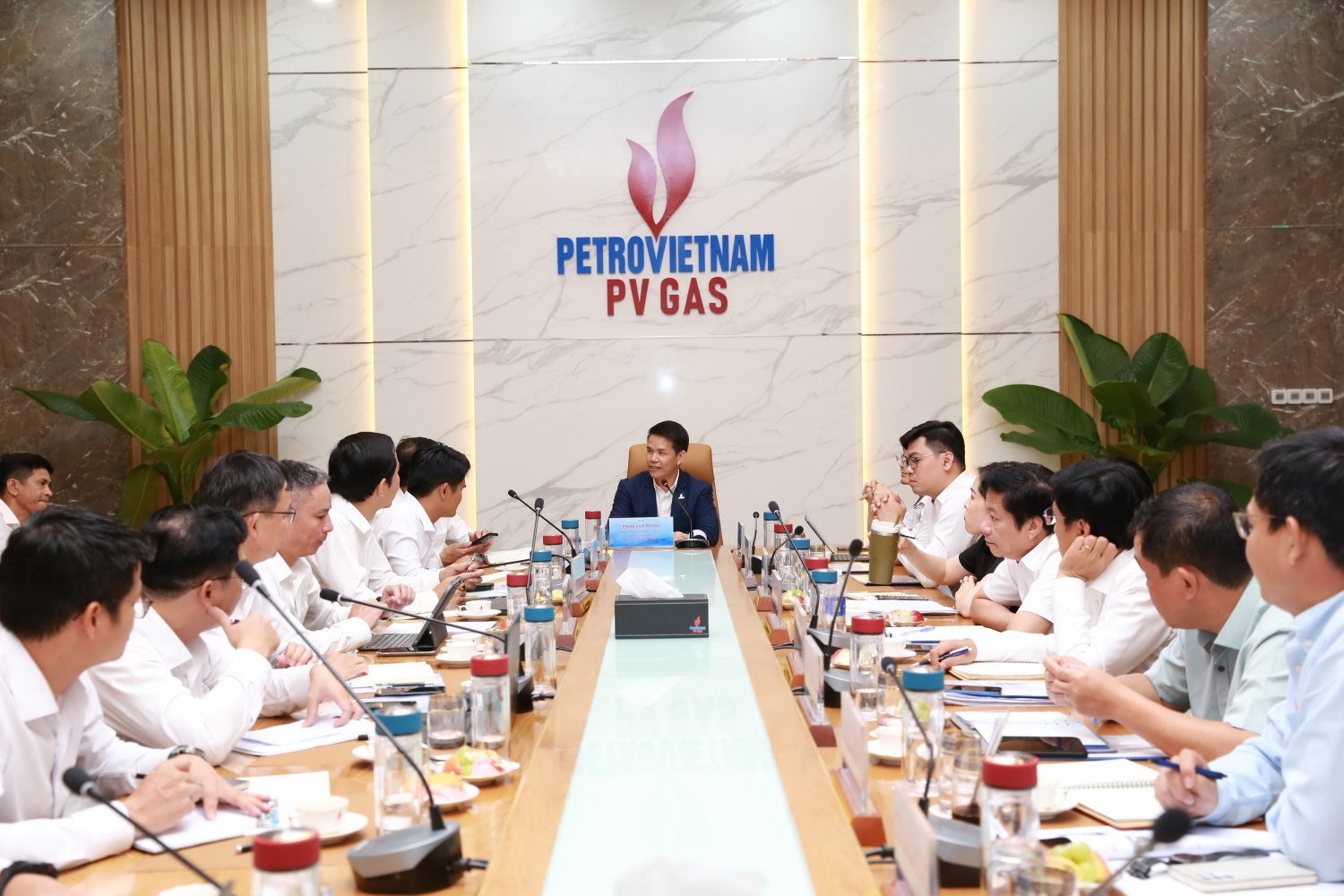 Ông Phạm Văn Phong - Tổng Giám đốc PV GAS chủ trì cuộc họp