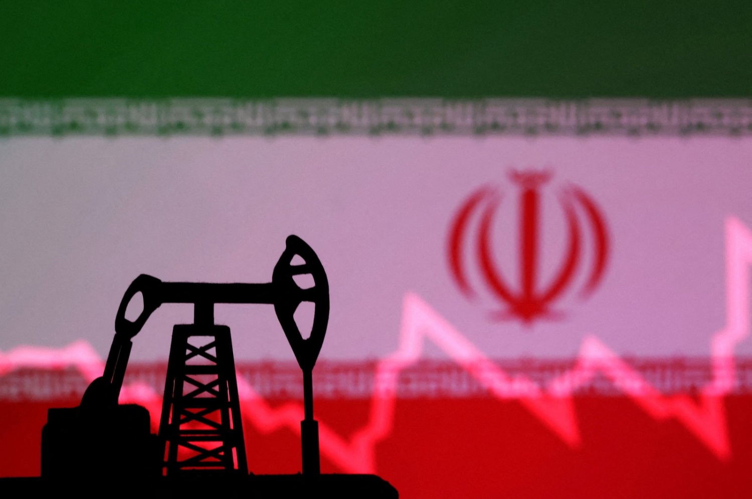 Phân tích khả năng Mỹ cắt đứt huyết mạch dầu mỏ của Iran