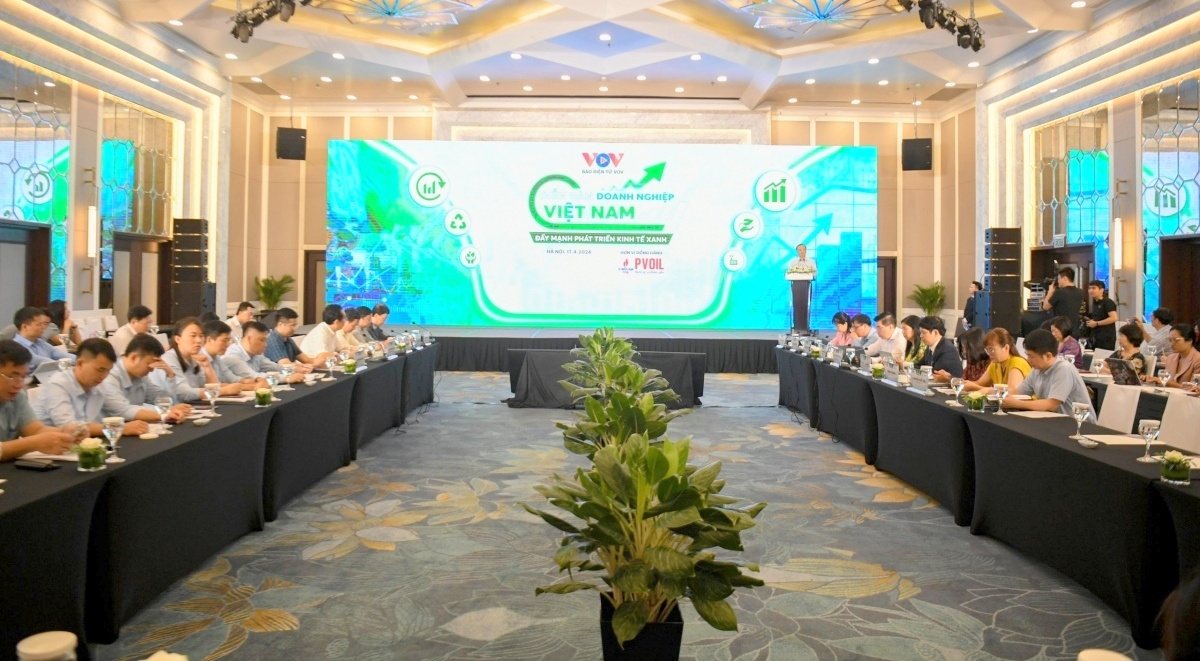 Toàn cảnh diễn đàn Toàn cảnh diễn đàn