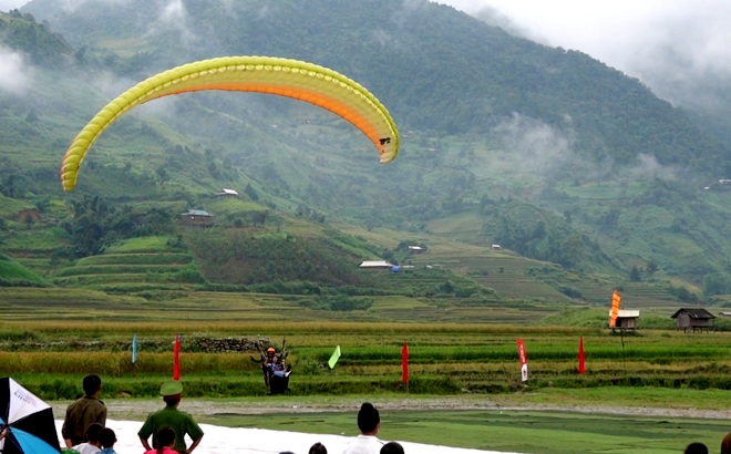 Mù Cang Chải khai mạc Festival Dù lượn “Bay trên miền danh thắng” vào dịp nghỉ lễ 30/4