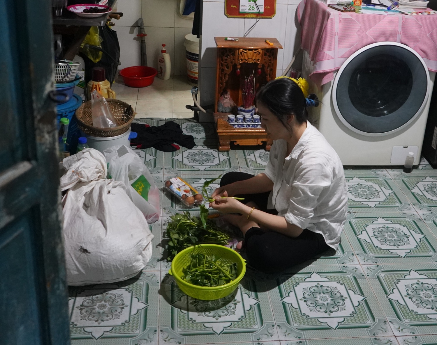 Bất chấp nguy cơ mất an toàn vệ sinh, người lao động vẫn chọn thực phẩm vỉa hè