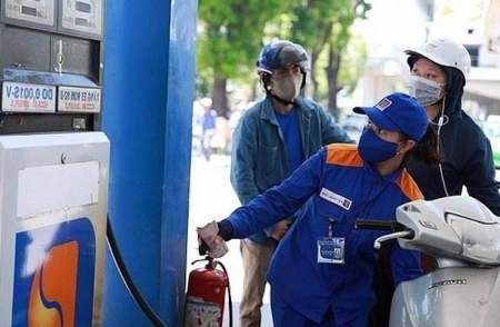 Giá xăng dầu đồng loạt tăng, vượt mức 23.000 đồng/lít