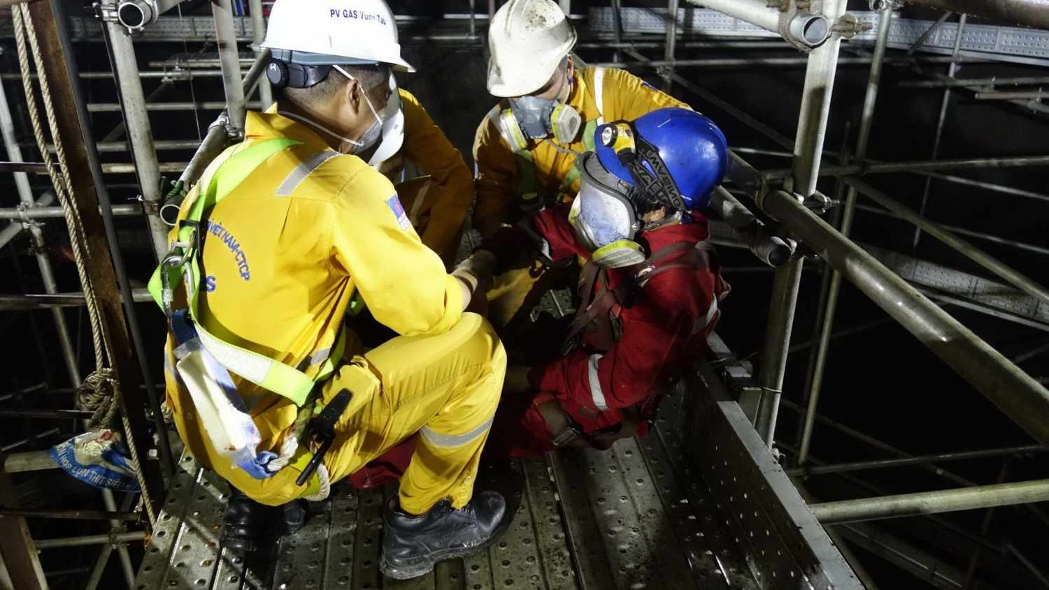 H2. Thực tập cứu hộ cứu nạn trong hiện trường bảo dưỡng sửa chữa công trình khí