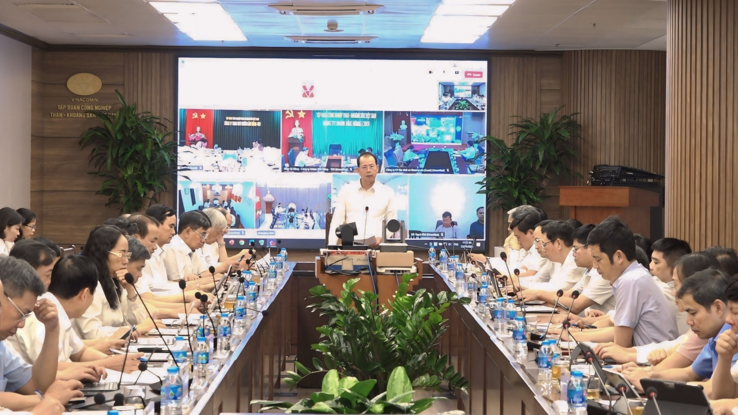 Lãnh đạo TKV giao ban với các đơn vị vùng ngoài Quảng Ninh