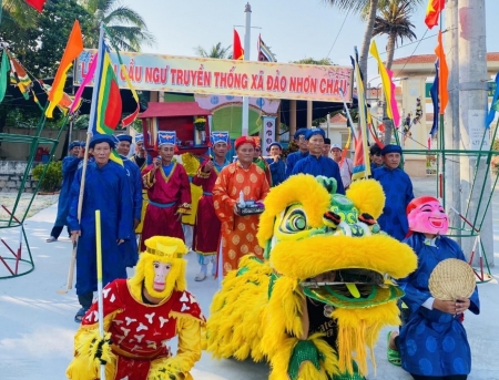 Bình Định: Rộn ràng Lễ hội cầu ngư ở xã đảo Nhơn Châu
