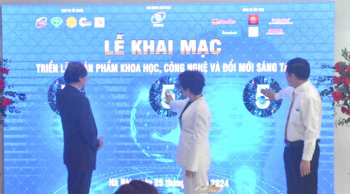 Hơn 20 gian hàng giới thiệu sản phẩm khoa học, công nghệ và đổi mới sáng tạo