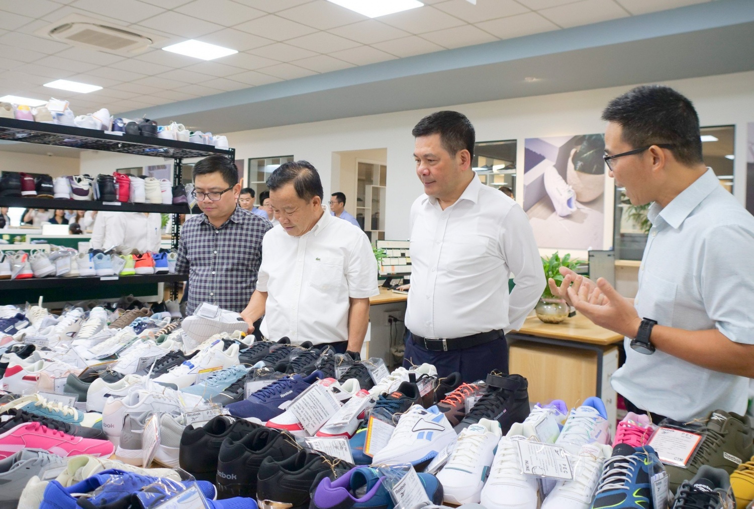 Tìm hướng phát triển bền vững cho ngành da giày Việt Nam