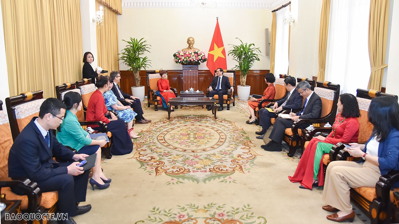 Bộ trưởng Ngoại giao Bùi Thanh Sơn tiếp Chủ tịch Đại hội đồng UNESCO