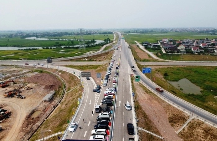 Thông xe tuyến cao tốc Diễn Châu - Bãi Vọt, từ Hà Nội vào Vinh chỉ hơn 3 tiếng