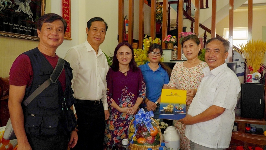 CĐ DKVN thăm, động viên và tặng quà người lao động khó khăn tại tỉnh Bà Rịa – Vũng Tàu và TP.HCM nhân Tháng Công nhân năm 2024