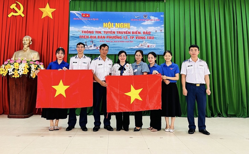 Bộ Tư lệnh Vùng Cảnh sát biển 3 tuyên truyền về biển, đảo cho ngư dân
