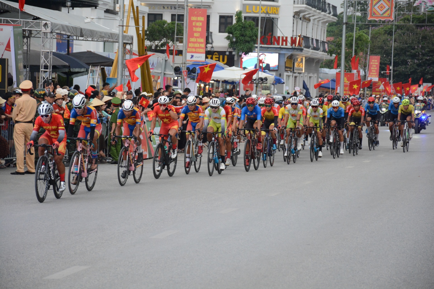 Cuộc đua xe đạp “Về Điện Biên Phủ - 2024, Cúp Báo Quân đội ” thành công tốt đẹp