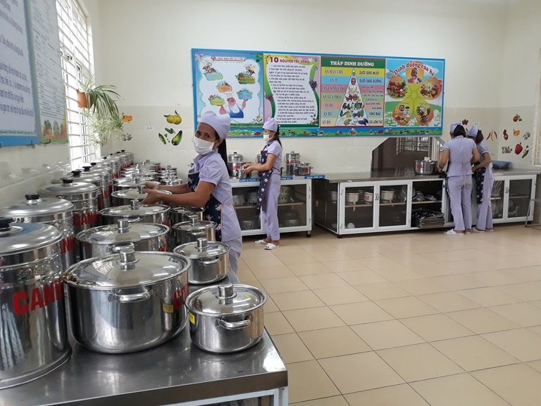 Nghề nấu ăn cho các trường học cần được hưởng chế độ nặng nhọc, độc hại