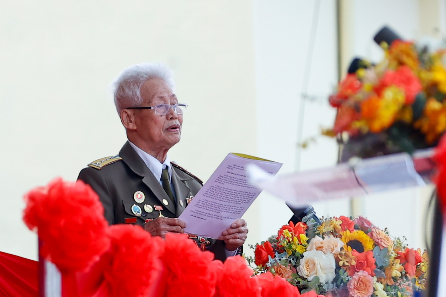 Cựu chiến binh Phạm Đức Cư, đại diện chiến sĩ Điện Biên và các lực lượng tham gia chiến dịch Điện Biên Phủ phát biểu tại buổi lễ - Ảnh: VGP/Nhật Bắc