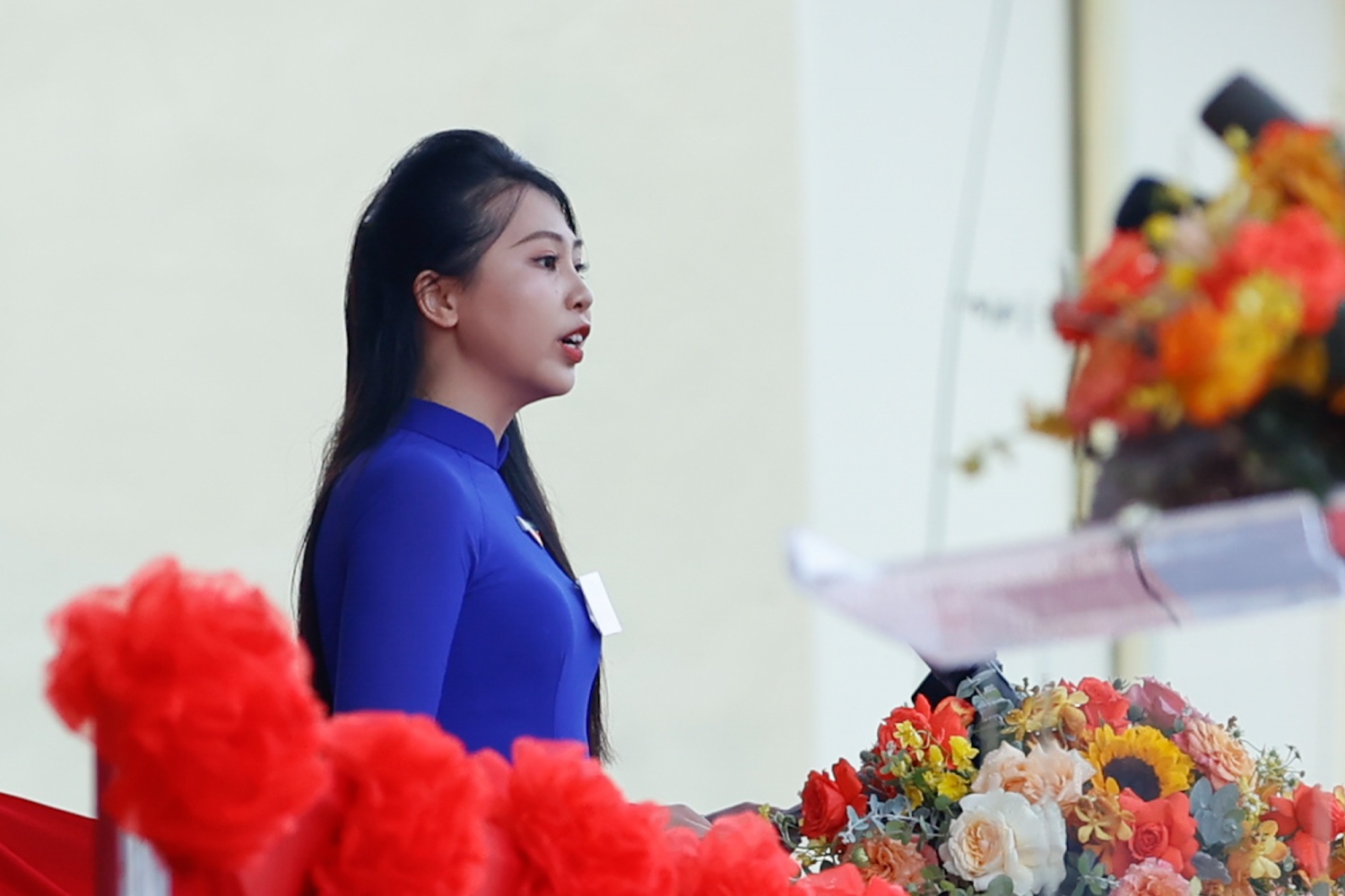 Đoàn viên Vũ Quỳnh Anh, đại diện thế hệ trẻ Việt Nam phát biểu tại buổi lễ - Ảnh: VGP/Nhật Bắc