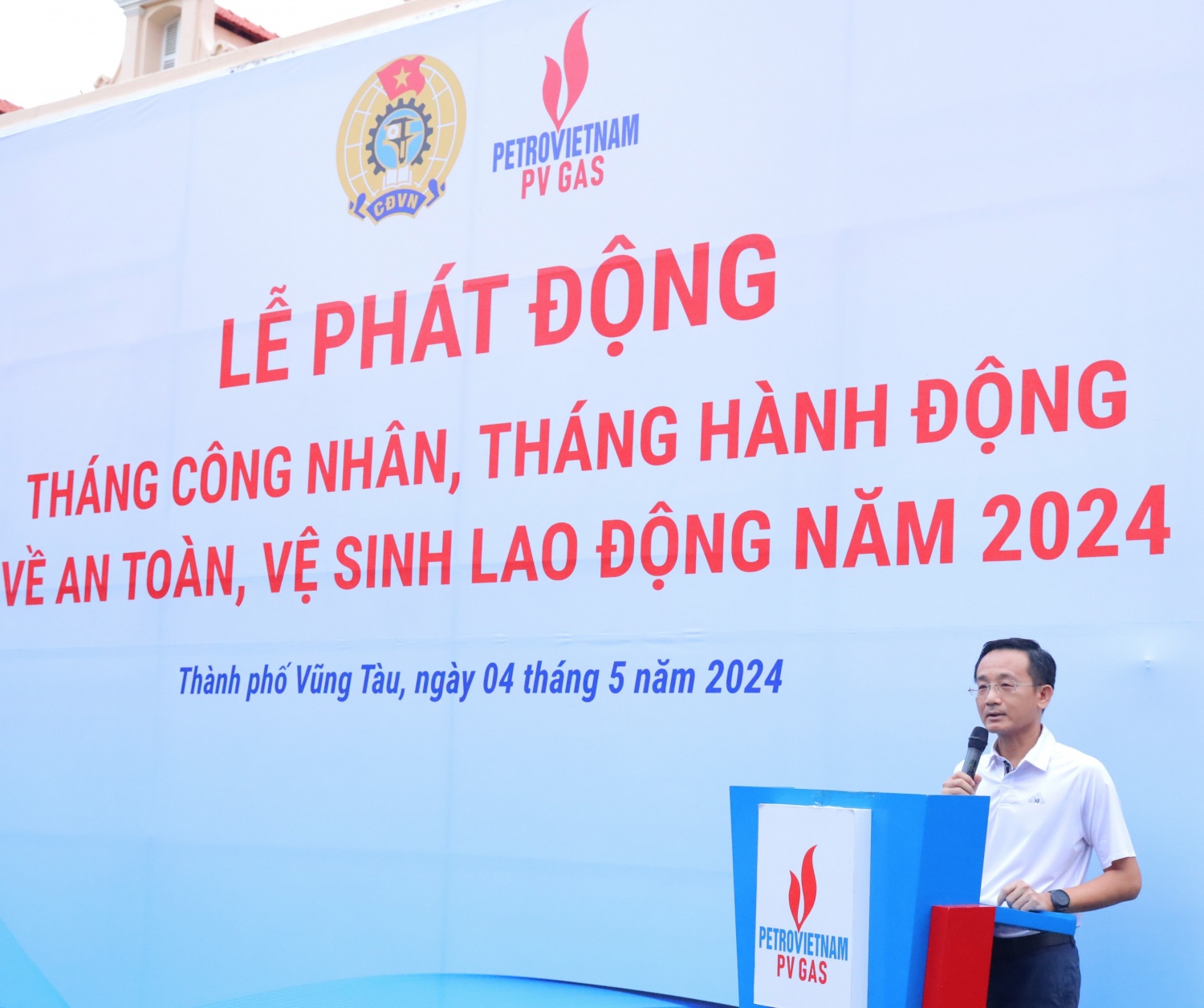 Phó Tổng Giám đốc PV GAS Trần Nhật Huy phát biểu tại buổi lễ