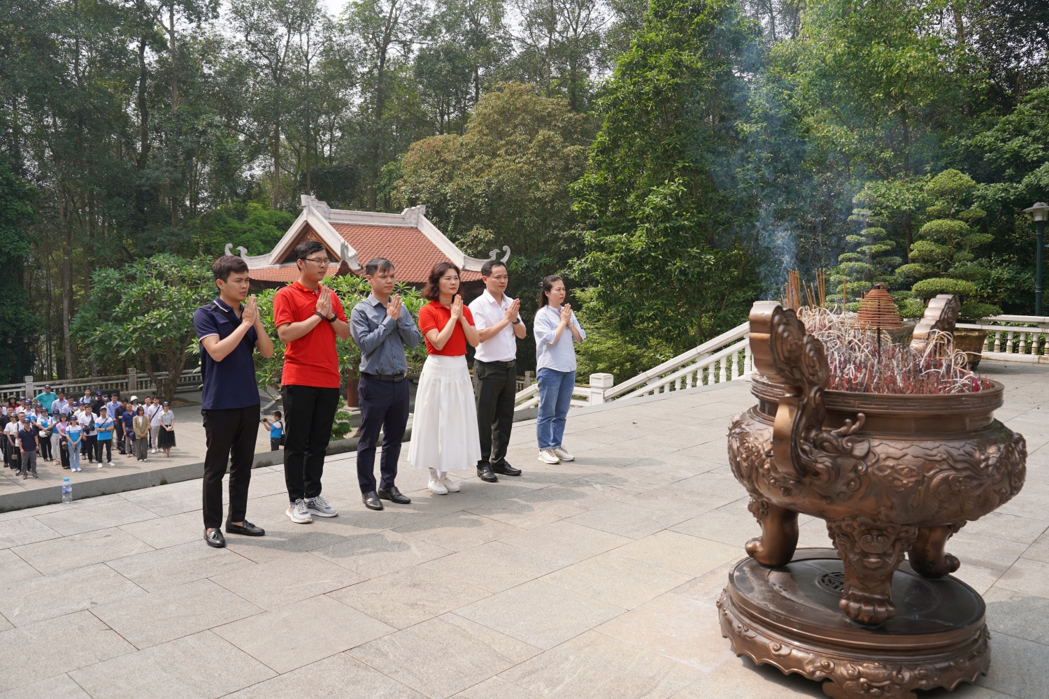 Văn phòng Đảng ủy Tập đoàn Dầu khí Quốc gia Việt Nam tổ chức Lễ báo công dâng Bác tại Khu di tích Đá Chông