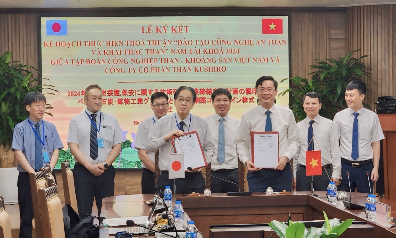 TKV và Kushiro ký kết thỏa thuận "Đào tạo công nghệ an toàn và khai thác than"
