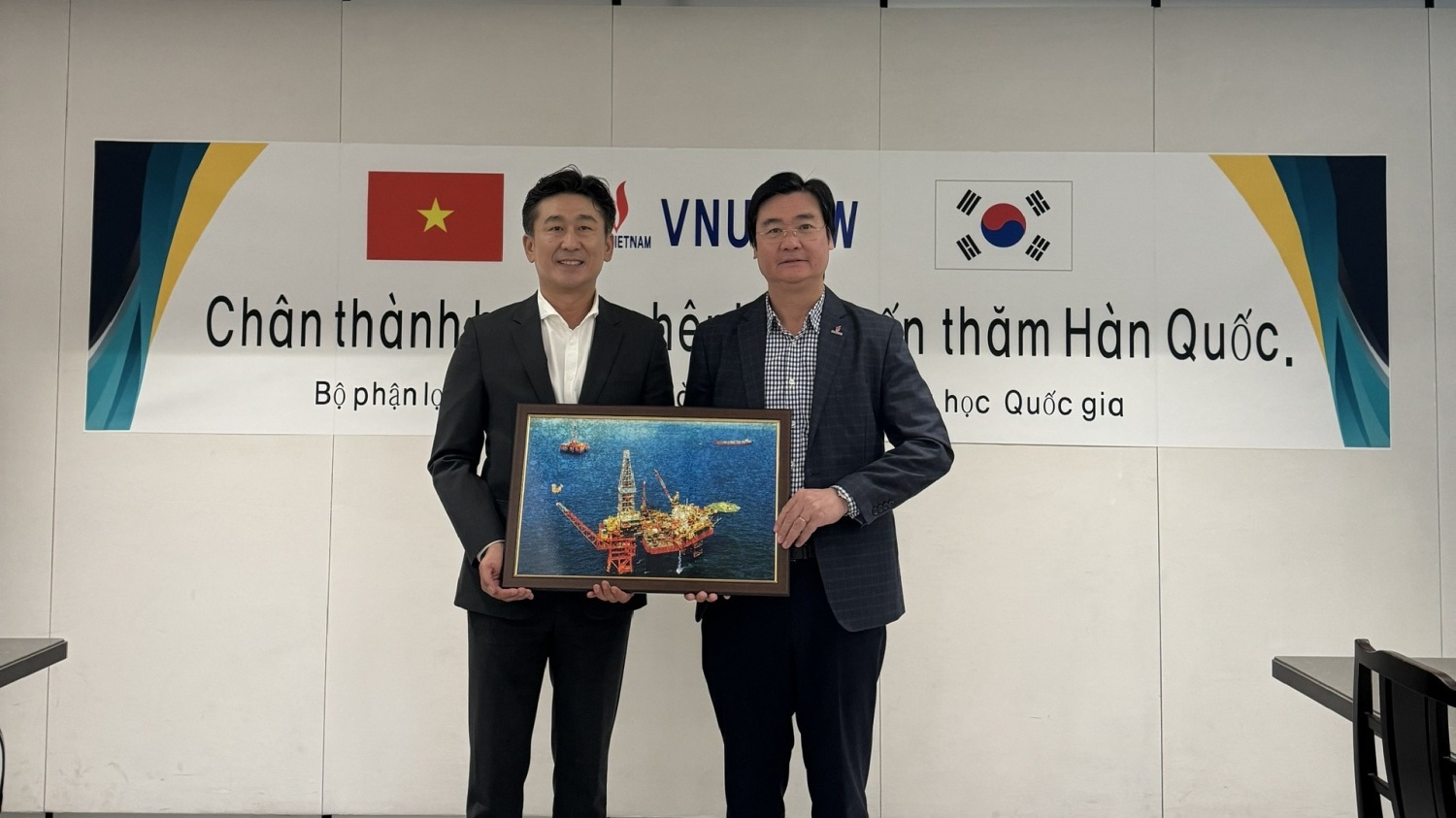 Công đoàn Dầu khí Việt Nam thăm và làm việc với Công đoàn Hiệp hội Hóa chất Hàn Quốc