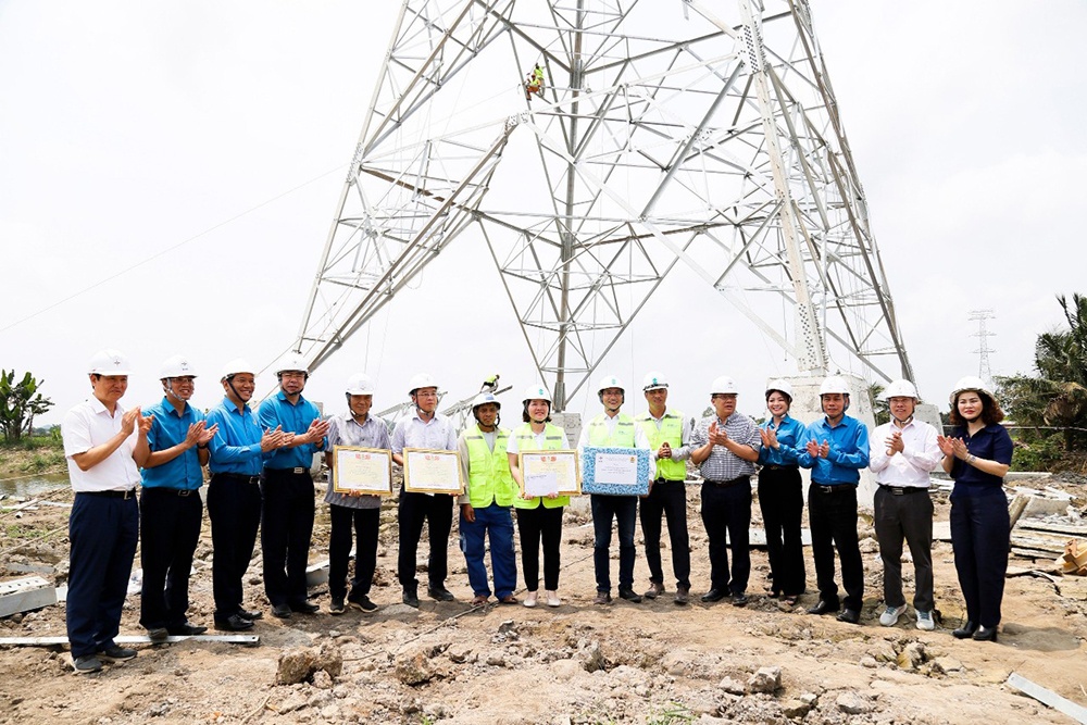 Thi đua nước rút “45 ngày đêm hoàn thành các Dự án đường dây 500 kV mạch 3 từ Quảng Trạch đến Phố Nối
