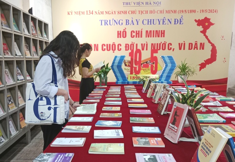 Trưng bày tài liệu sách, báo “Hồ Chí Minh - Trọn cuộc đời vì nước, vì dân”