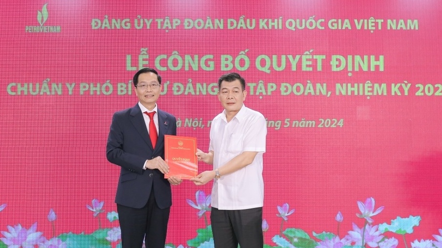 Đảng ủy Tập đoàn Dầu khí Quốc gia Việt Nam công bố và trao quyết định Phó Bí thư Đảng ủy Tập đoàn đối với đồng chí Trần Quang Dũng