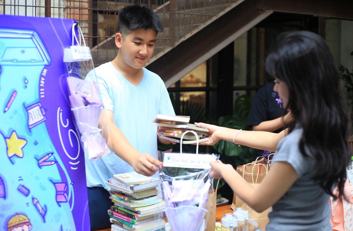 Học sinh Hà Nội gây quỹ, quyên góp sách cho trẻ em có hoàn cảnh khó khăn