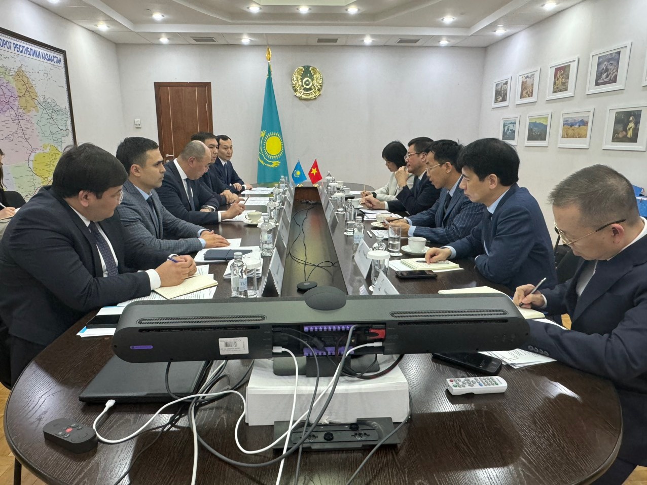 Bộ trưởng Bộ Công Thương làm việc với Bộ trưởng Bộ Công nghiệp và Xây dựng Kazakhstan