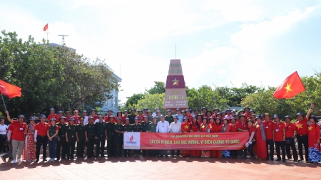 Tập đoàn Dầu khí Việt Nam thăm, động viên cán bộ chiến sĩ, người dân tại huyện đảo Trường Sa và Nhà giàn DK1/9 – Ba Kè