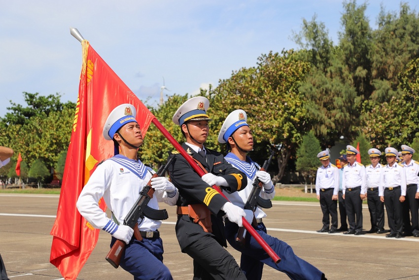 Petrovietnam thăm, động viên cán bộ chiến sĩ, người dân tại huyện đảo Trường Sa và Nhà giàn DK1/9 – Ba Kè