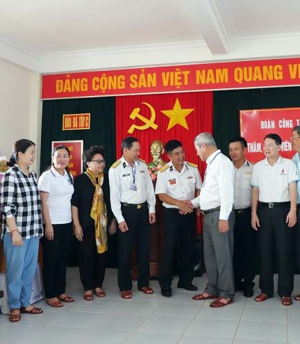 Tập đoàn Dầu khí Việt Nam thăm, động viên cán bộ chiến sĩ, người dân tại huyện đảo Trường Sa và Nhà giàn DK1/9 – Ba Kè