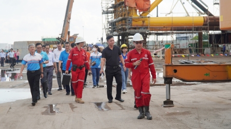 [Chùm ảnh] Lớp tập huấn nghiệp vụ cho chủ tịch công đoàn cơ sở tham quan cảng Vietsovpetro